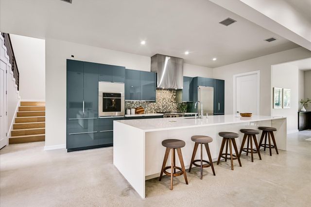 500 Laurel Valley RD, West Lake Hills, TX 78746