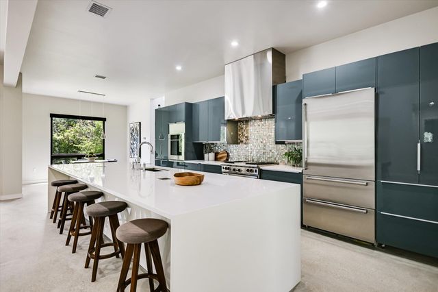 500 Laurel Valley RD, West Lake Hills, TX 78746