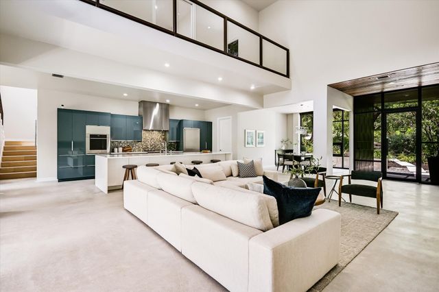 500 Laurel Valley RD, West Lake Hills, TX 78746