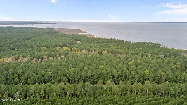 207 Garbacon Drive, Beaufort, NC 28516