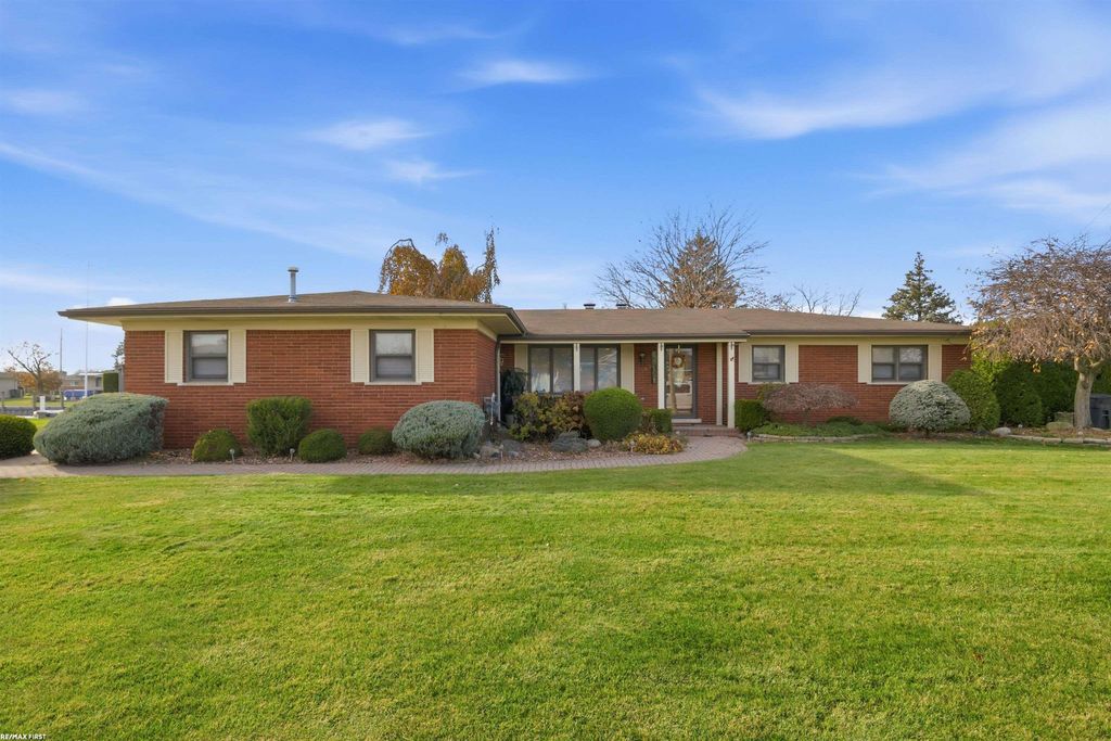 38151 Seaway Court, Harrison Twp, MI 48045