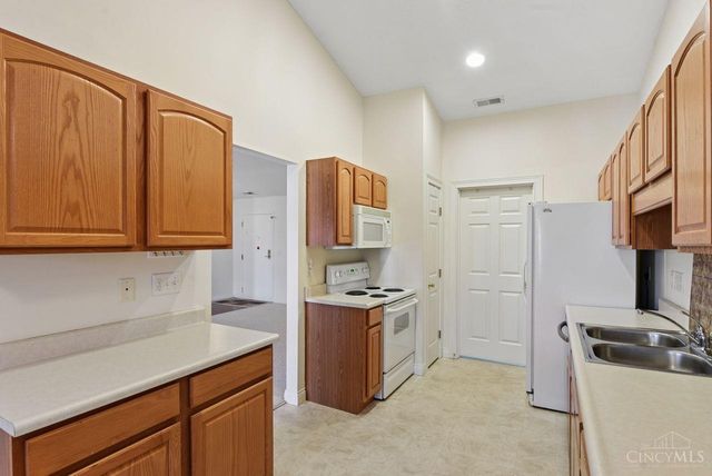 8021 Pinnacle Point Drive, West Chester, OH 45069