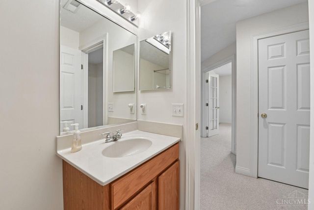 8021 Pinnacle Point Drive, West Chester, OH 45069