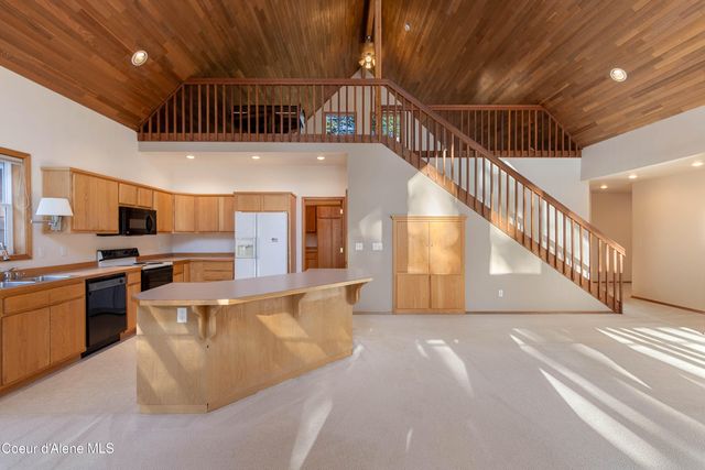 608 Meadowlark LN, Sandpoint, ID 83864