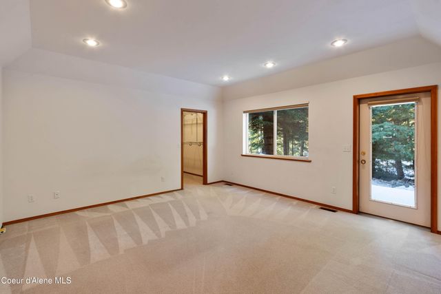 608 Meadowlark LN, Sandpoint, ID 83864