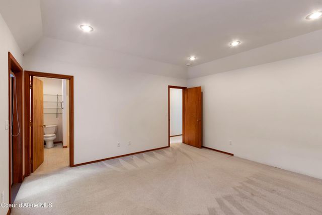 608 Meadowlark LN, Sandpoint, ID 83864