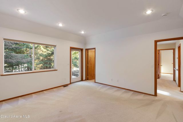 608 Meadowlark LN, Sandpoint, ID 83864