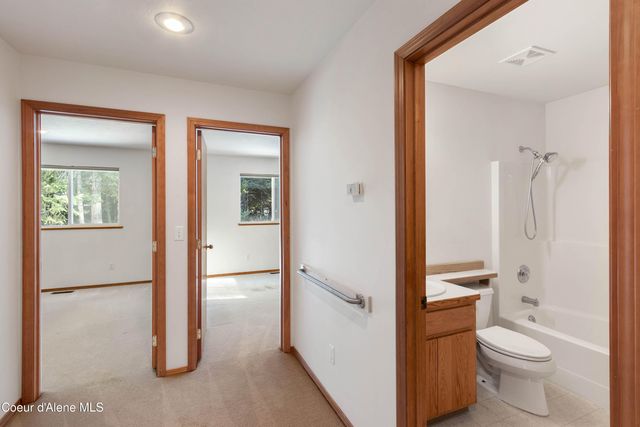 608 Meadowlark LN, Sandpoint, ID 83864