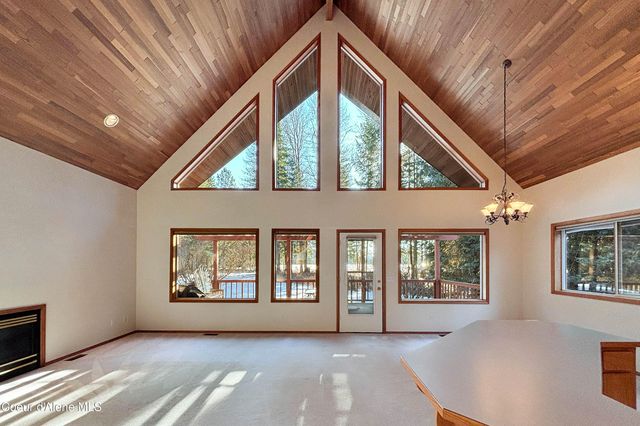 608 Meadowlark LN, Sandpoint, ID 83864