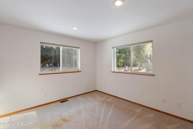 608 Meadowlark LN, Sandpoint, ID 83864