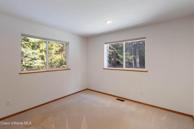 608 Meadowlark LN, Sandpoint, ID 83864