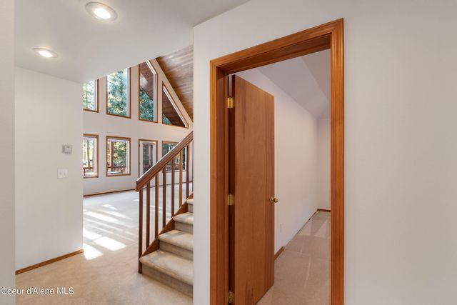 608 Meadowlark LN, Sandpoint, ID 83864