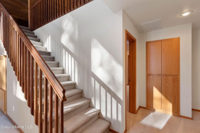 608 Meadowlark LN, Sandpoint, ID 83864