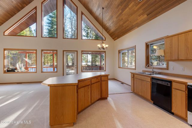 608 Meadowlark LN, Sandpoint, ID 83864