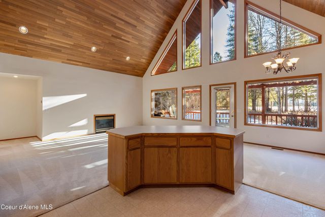 608 Meadowlark LN, Sandpoint, ID 83864