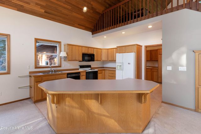 608 Meadowlark LN, Sandpoint, ID 83864