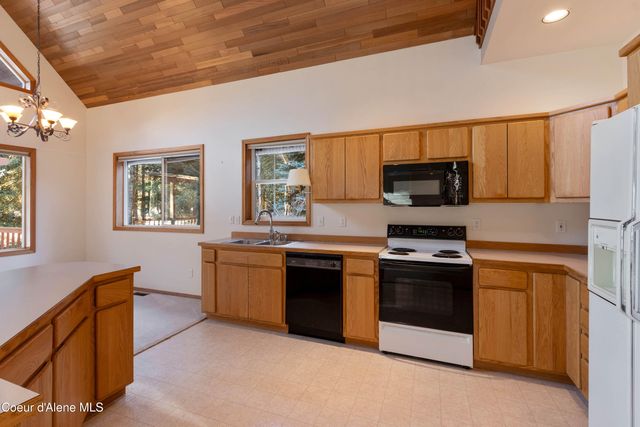 608 Meadowlark LN, Sandpoint, ID 83864