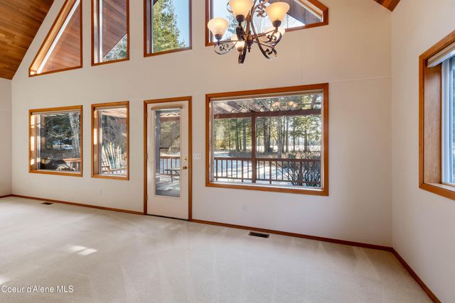608 Meadowlark LN, Sandpoint, ID 83864