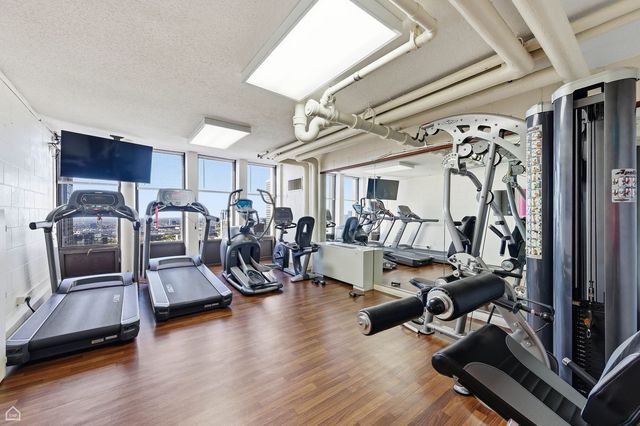 100 E Walton Place 10C, Chicago, IL 60611