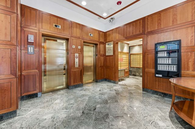 100 E Walton Place 10C, Chicago, IL 60611