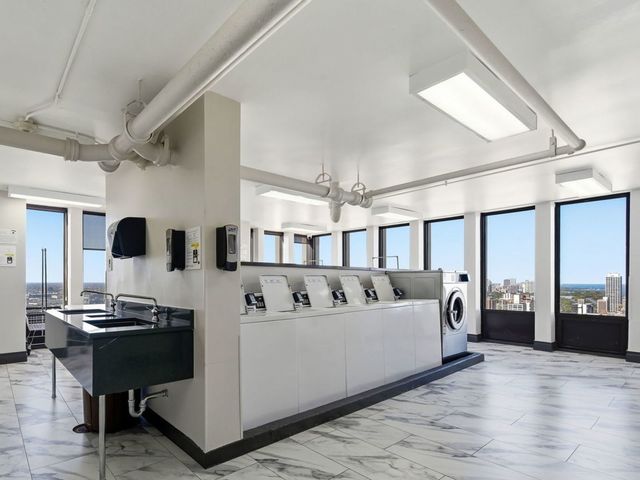 100 E Walton Place 10C, Chicago, IL 60611