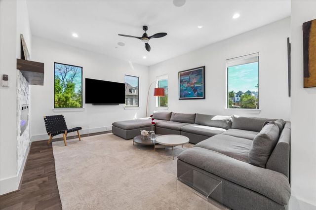 2435 Sheridan Street, Houston, TX 77030