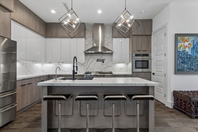 2435 Sheridan Street, Houston, TX 77030