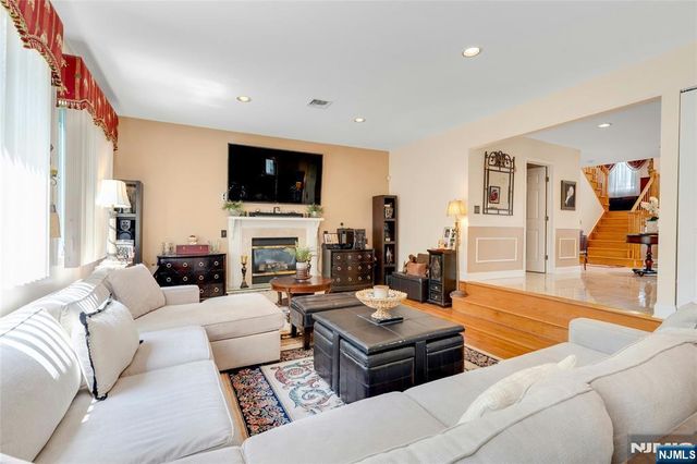 244 McElroy Avenue, Fort Lee, NJ 07024
