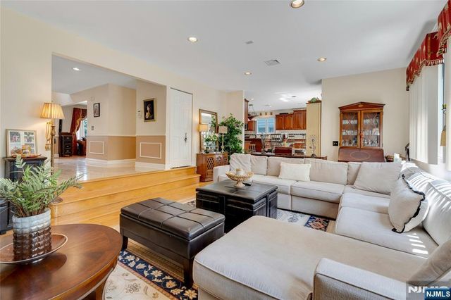 244 McElroy Avenue, Fort Lee, NJ 07024