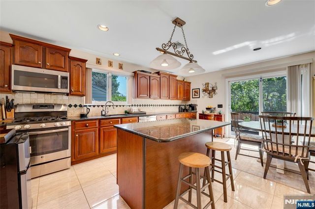 244 McElroy Avenue, Fort Lee, NJ 07024