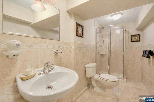 244 McElroy Avenue, Fort Lee, NJ 07024