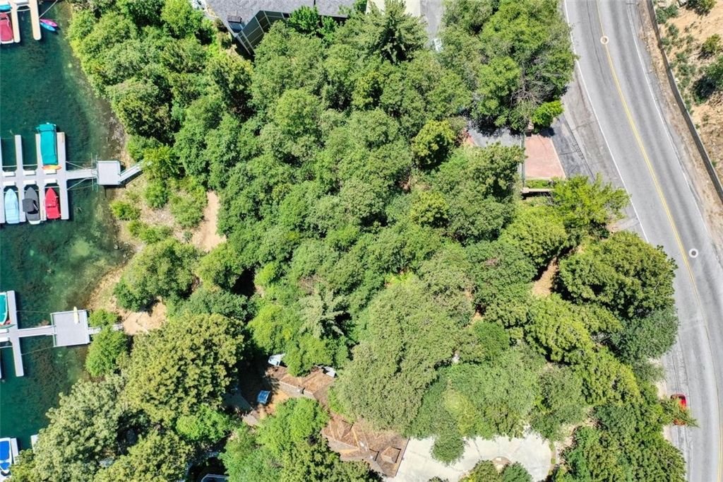 Image 12 of property listing at 27457 North Bay, Lake Arrowhead, CA 92352