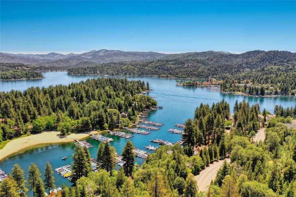 Image 2 of property listing at 27457 North Bay, Lake Arrowhead, CA 92352