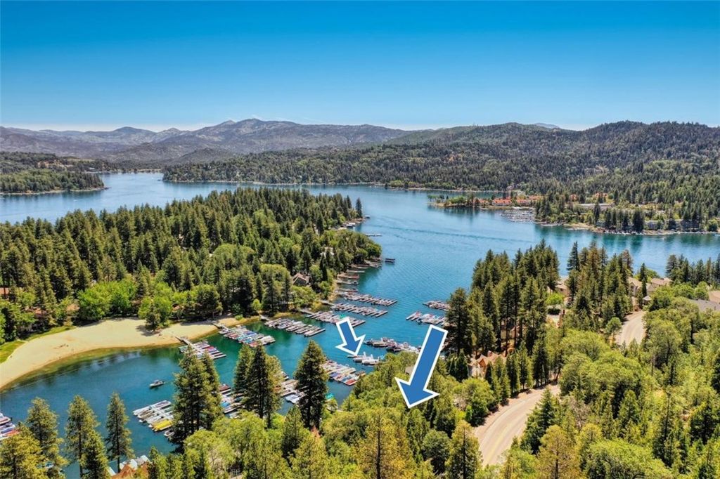 Image 3 of property listing at 27457 North Bay, Lake Arrowhead, CA 92352
