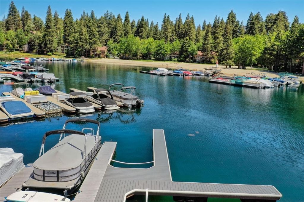 Image 4 of property listing at 27457 North Bay, Lake Arrowhead, CA 92352