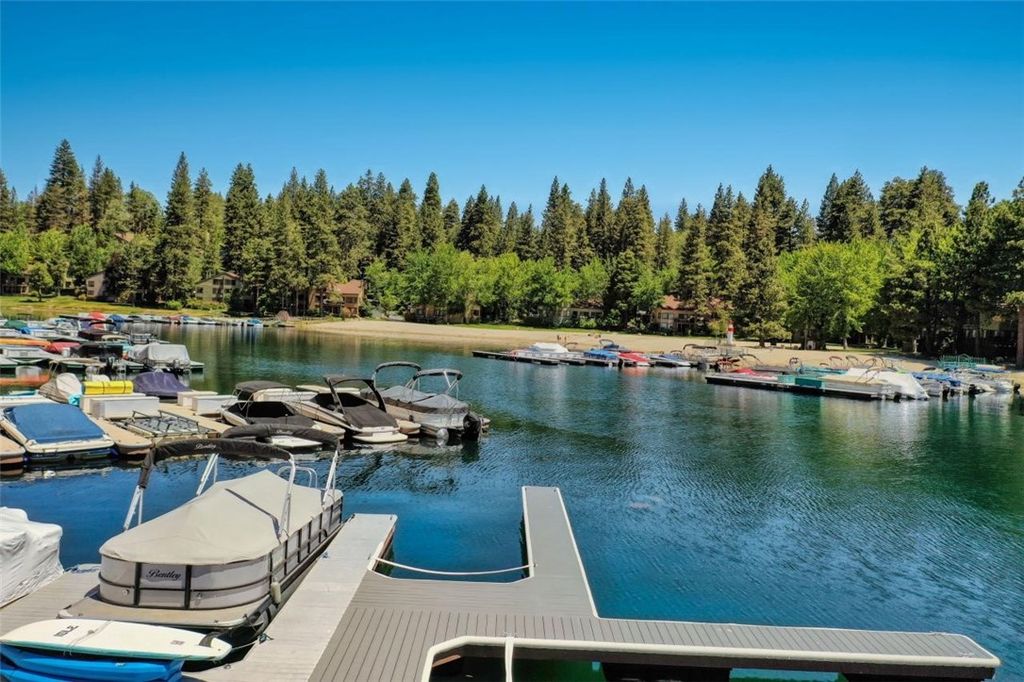 Image 5 of property listing at 27457 North Bay, Lake Arrowhead, CA 92352