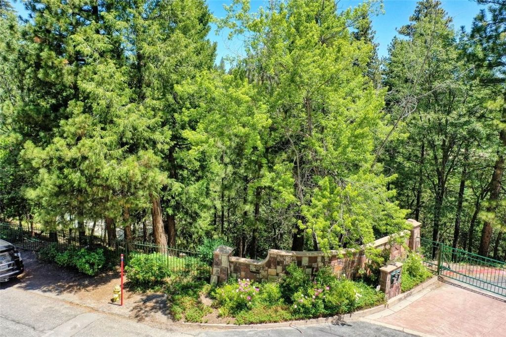 Image 7 of property listing at 27457 North Bay, Lake Arrowhead, CA 92352
