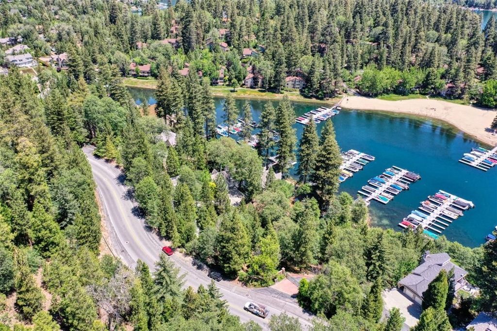 Image 8 of property listing at 27457 North Bay, Lake Arrowhead, CA 92352