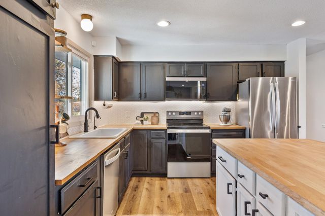 9909 Oakland Avenue S, Bloomington, MN 55420