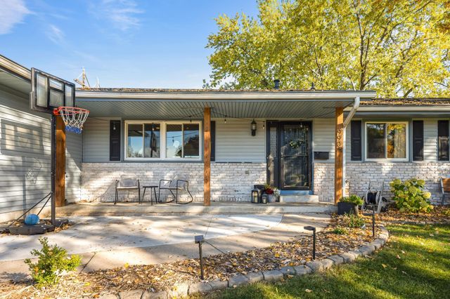 9909 Oakland Avenue S, Bloomington, MN 55420