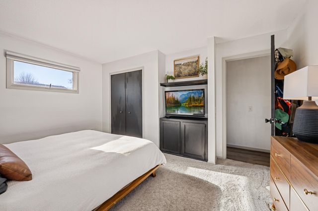 9909 Oakland Avenue S, Bloomington, MN 55420