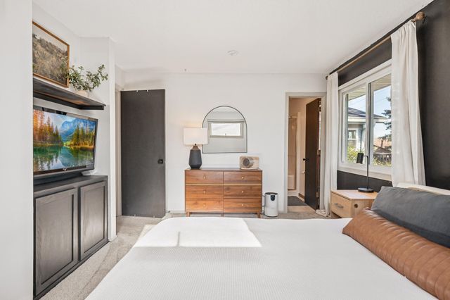 9909 Oakland Avenue S, Bloomington, MN 55420