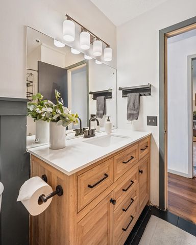 9909 Oakland Avenue S, Bloomington, MN 55420