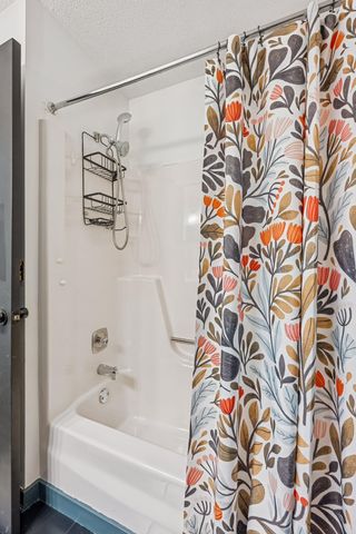 9909 Oakland Avenue S, Bloomington, MN 55420