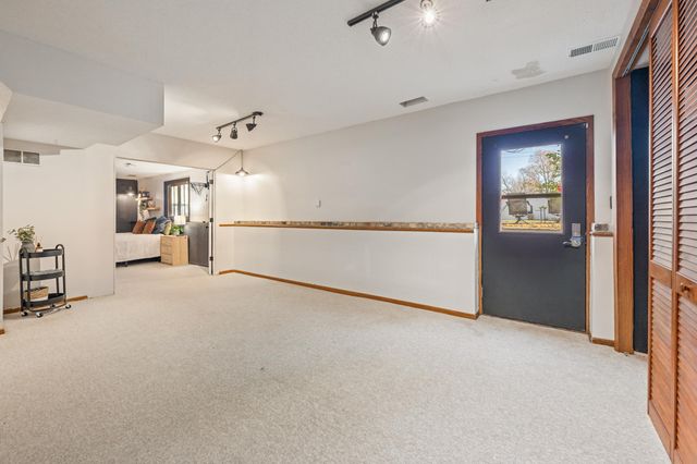 9909 Oakland Avenue S, Bloomington, MN 55420