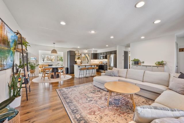 9909 Oakland Avenue S, Bloomington, MN 55420