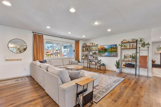 9909 Oakland Avenue S, Bloomington, MN 55420