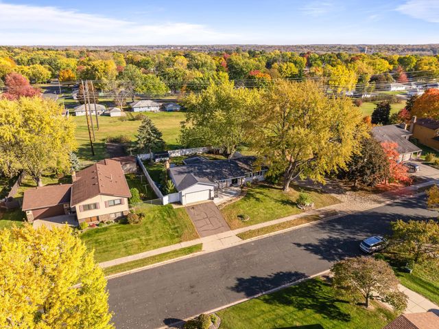 9909 Oakland Avenue S, Bloomington, MN 55420