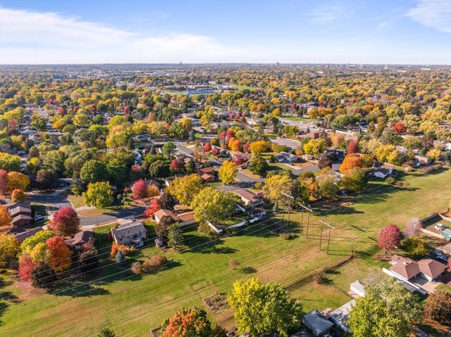 9909 Oakland Avenue S, Bloomington, MN 55420