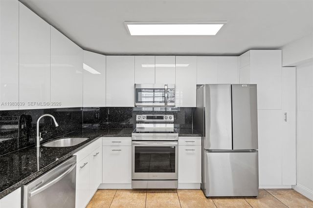 2750 NE 183rd St 1203, Aventura, FL 33160